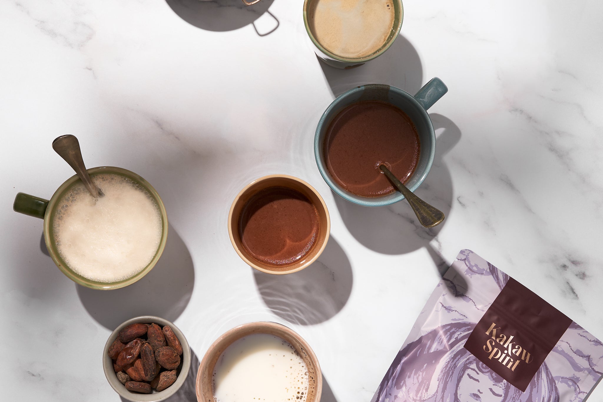 Waarom je koffie zou moeten vervangen door cacao: Een gezond en heerlijk alternatief